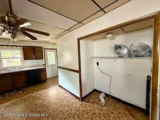 3rd image of 81-81 1/2 Carroll St