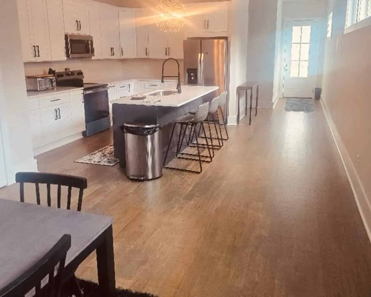 3 bed, 1987 sqft, $1,000 — Photo 2