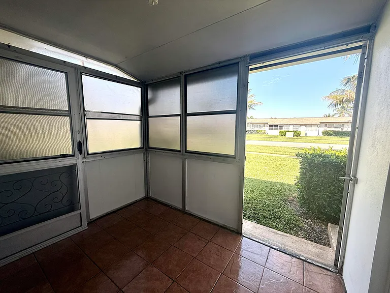 2854 Crosley Dr E #J — Photo 12