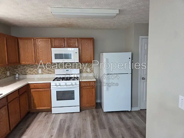 334 Summit View Dr — Photo 3