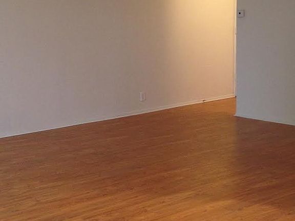 3rd image of 11516 Moorpark St APT 4