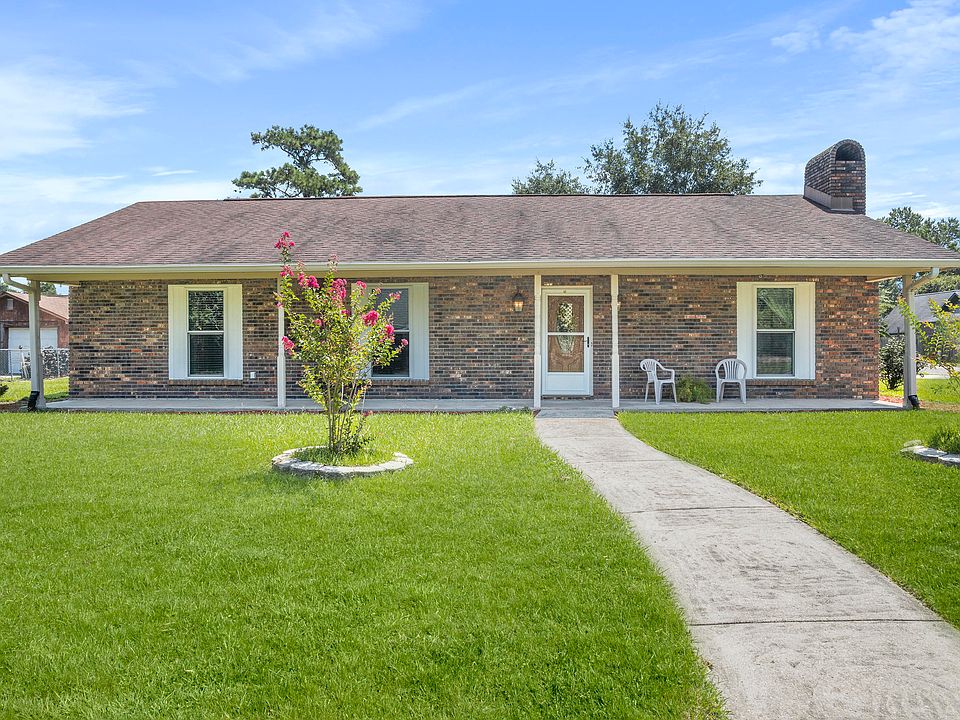 1st image of 200 Royal Dr