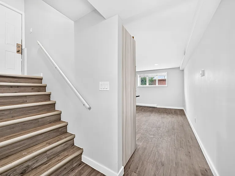 1530 Logan Ave — Photo 6