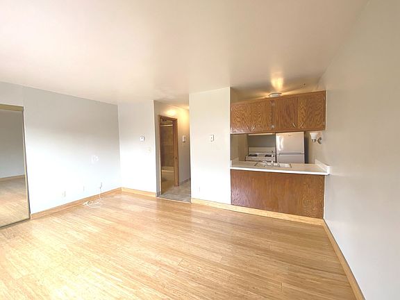 4th image of 1620 N Marshall St #304