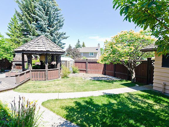 5th image of 740 Coach Bluff Cres SW