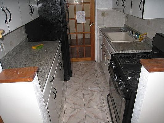 2nd image of 2534 Crescent St APT 4P