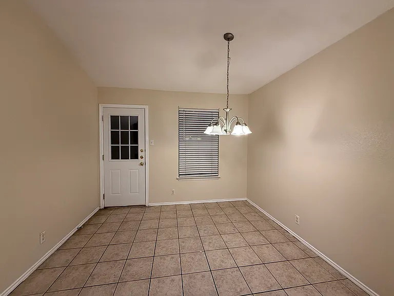 311 McCarthur Dr — Photo 9