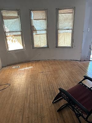 4th image of 3545 Oak Ave