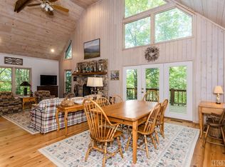 6 Rock Ledge Rd, Sapphire, NC 28774