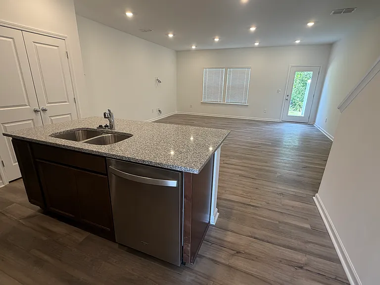 Fully equipped Kitchen with Range, Microwave, Refrigerator, Dishwasher, Garbage Disposal and Sink