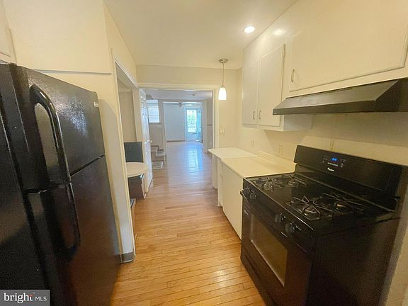 5th image of 121 S East St