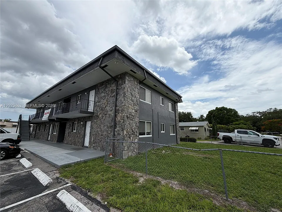 4850 SW 26th Ave #4