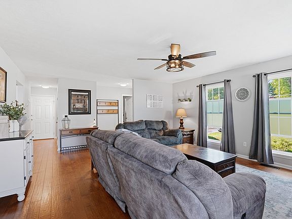 4th image of 640 Rockwell Dr