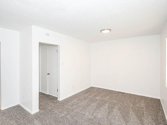 5th image of 905 E 9th St