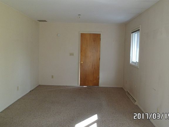 3rd image of 1250 Manor Dr