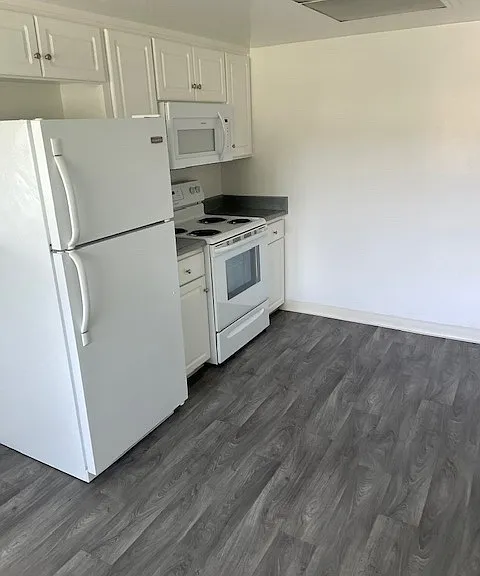 Carmel Court Apts — Photo 11