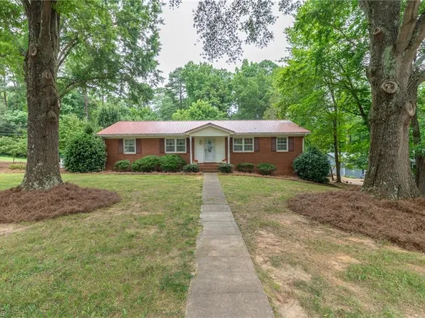 7812 Kinross Dr, Oak Ridge, NC 27310