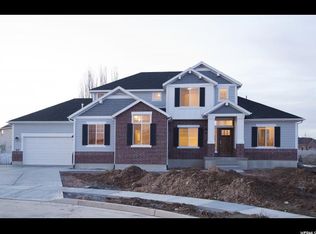 1672 W Pine Cone Ct, Layton, UT 84041