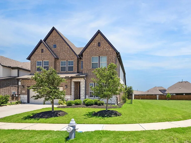 11718 Lost Maples Springs Dr — Photo 4