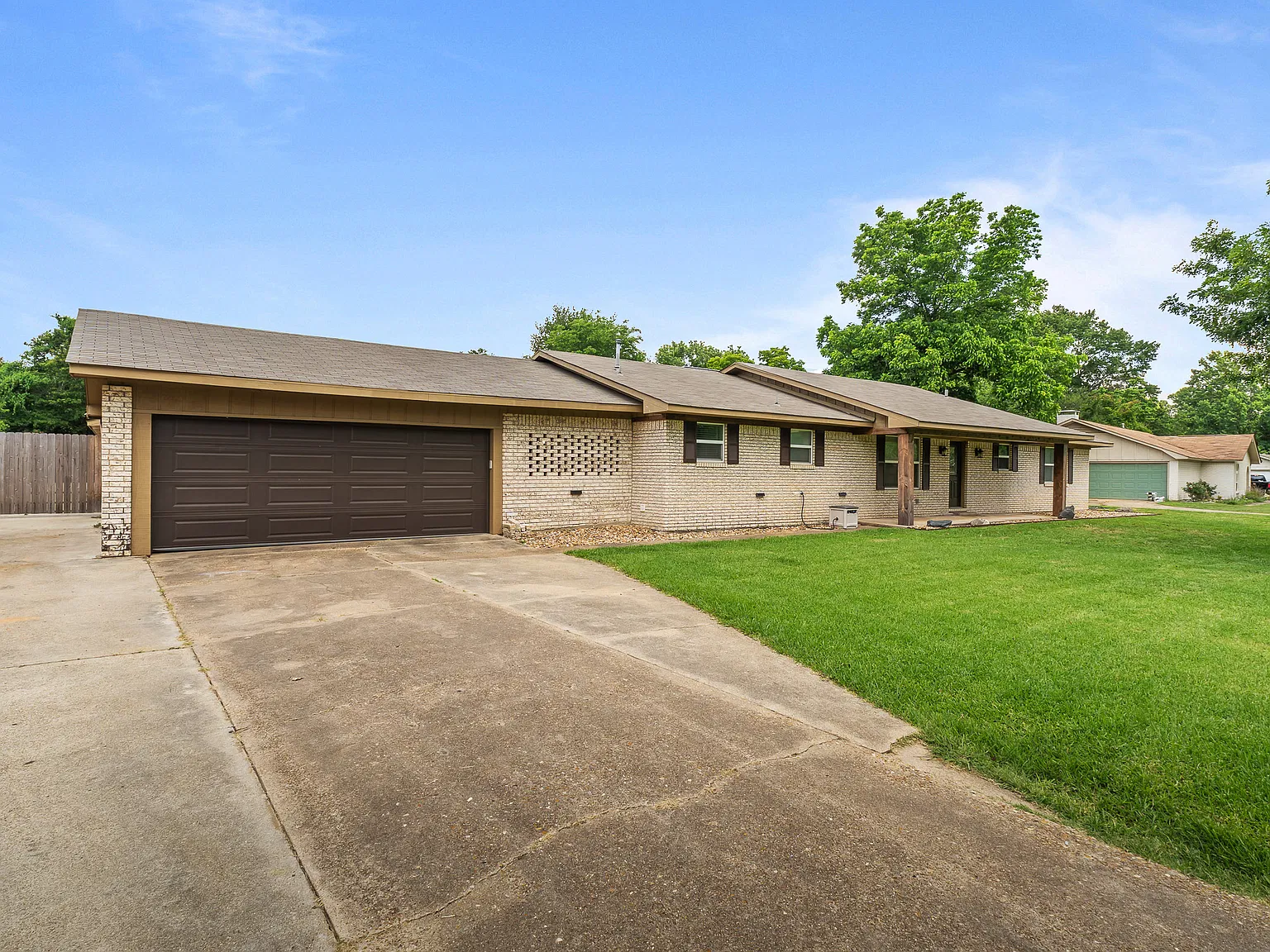 3 bed, 2097 sqft, $2,800 — Photo 3