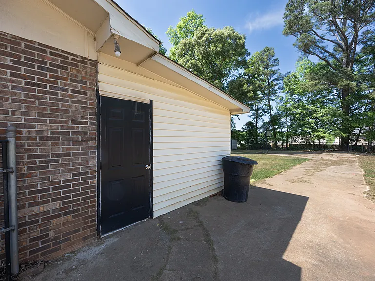 Side entrance to sun room