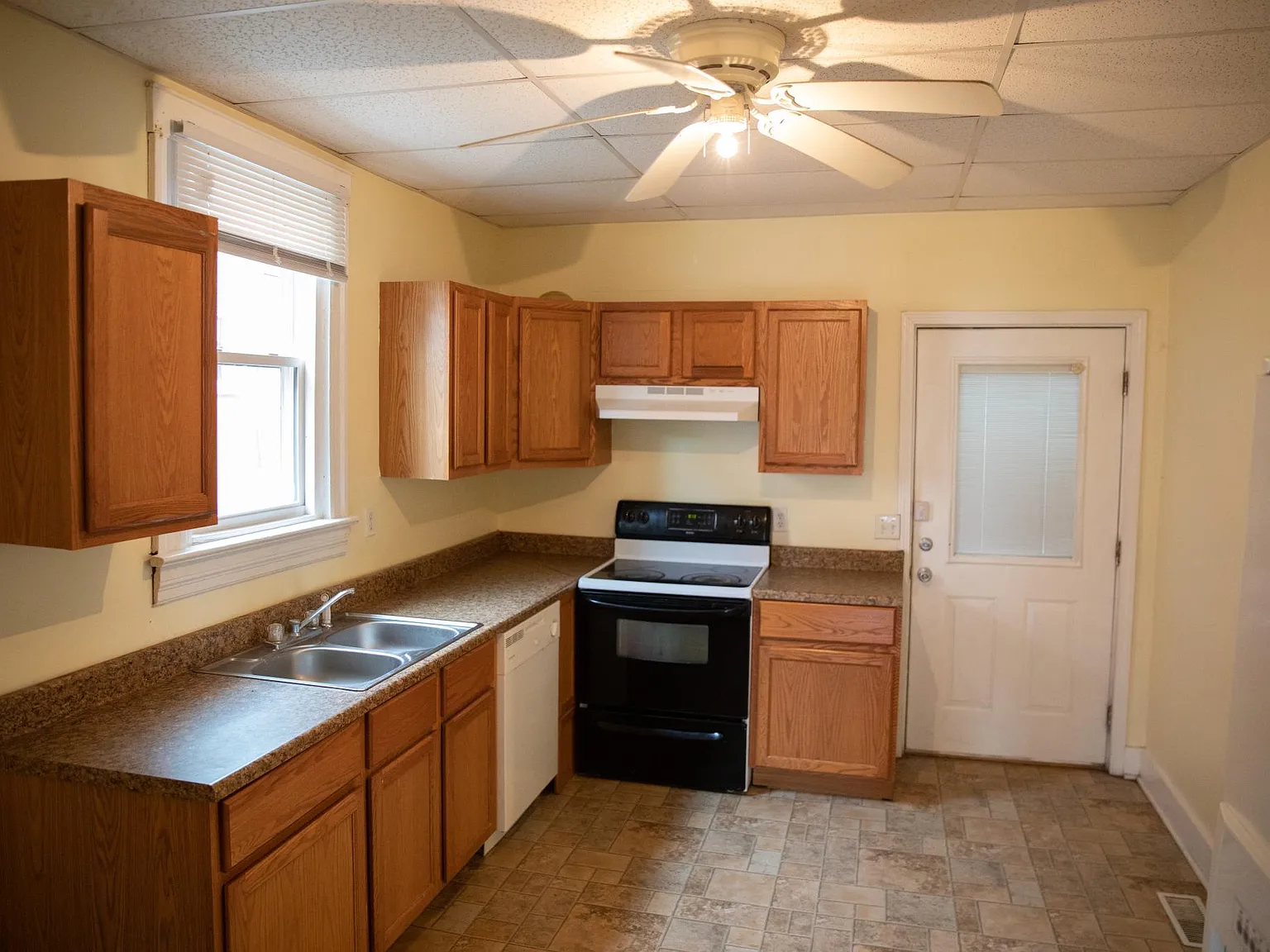 4 bed, 1584 sqft, $1,600 — Photo 4