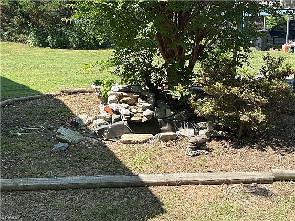 5th image of 353 Twelve Oaks Dr