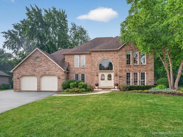 425 Brentwood Ct, Roselle, IL 60172