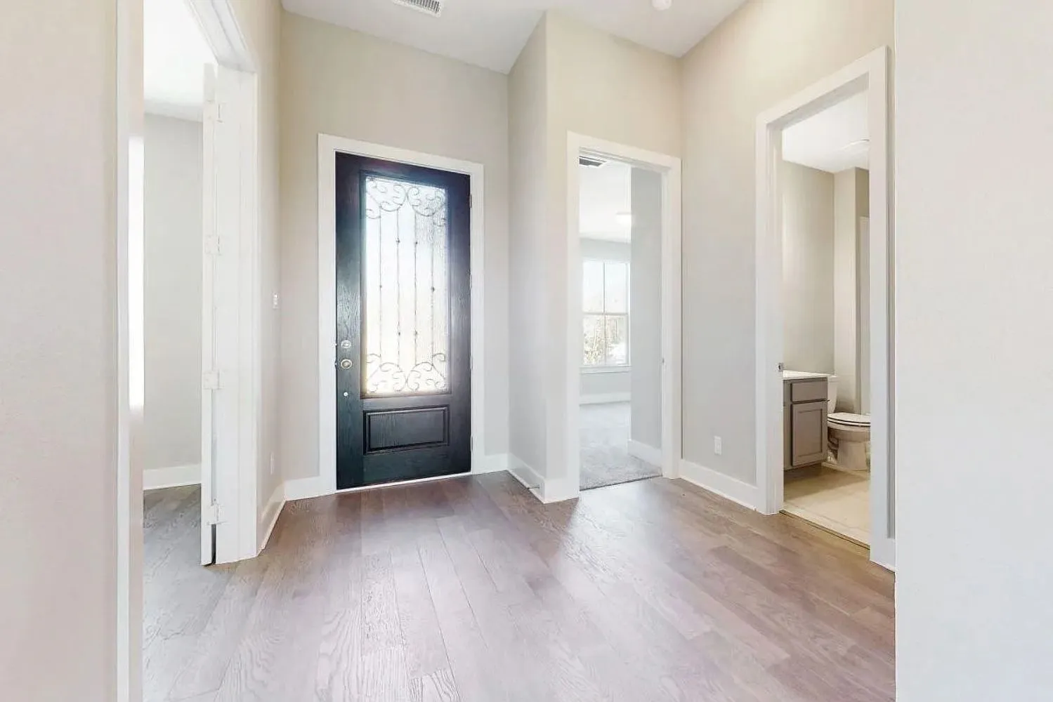 3 bed, 2252 sqft, $2,599 — Photo 4