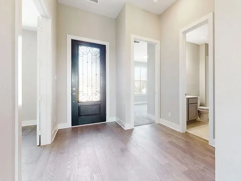 1432 Lawnview Dr — Photo 4