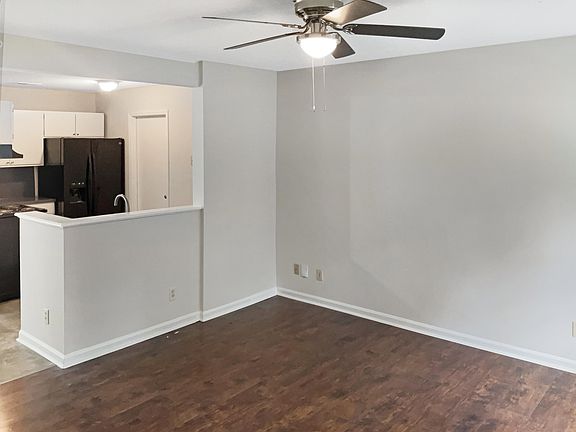 3rd image of 2402 Camellia Dr
