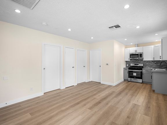 4th image of 6107 Hazelhurst Pl #A