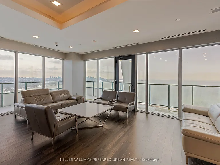 20 Shore Breeze Dr #3504 — Photo 8