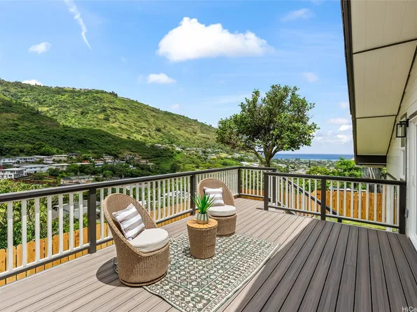 907 Ahuwale St, Honolulu, HI 96821