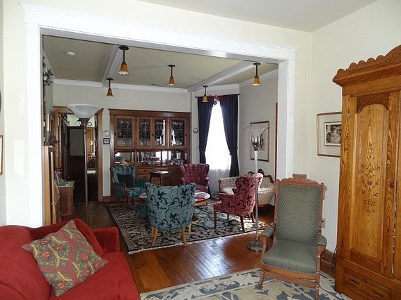 2nd image of 1239 N Greenview Ave