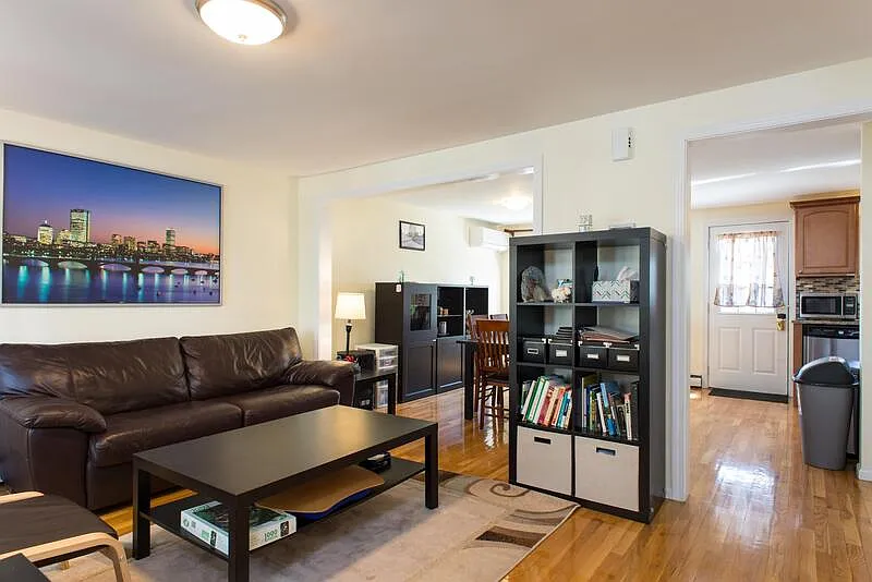 3 bed, 2.0 bath, 1250 sqft, $5,000 — Photo 3