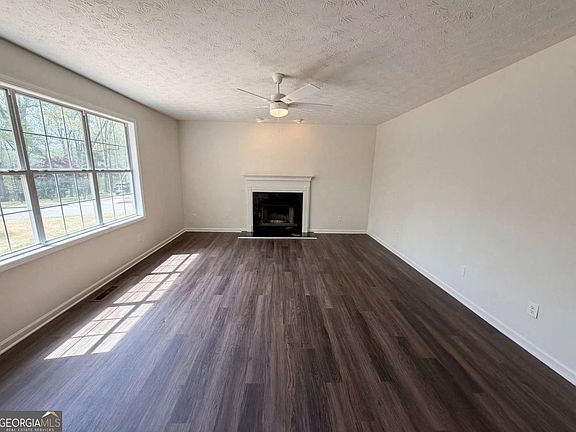 3rd image of 3001 Garland Way
