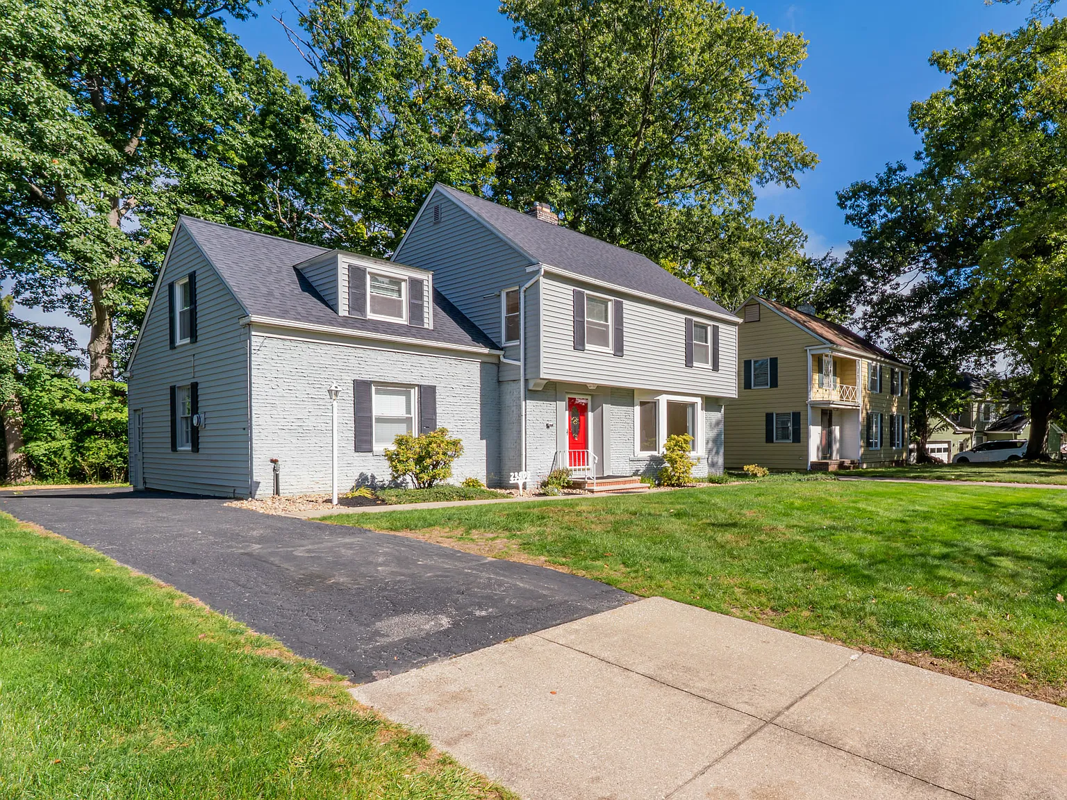 4 bed, 2.5 bath, 2164 sqft, $3,000 — Photo 2