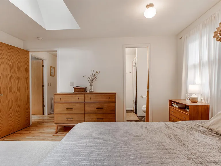 810 Hawthorn Ave — Photo 12