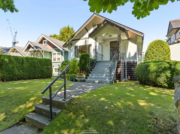 461 W 18th Ave, Vancouver, BC V5Y 2A9