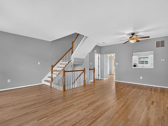 5th image of 2432 Clover Field Cir