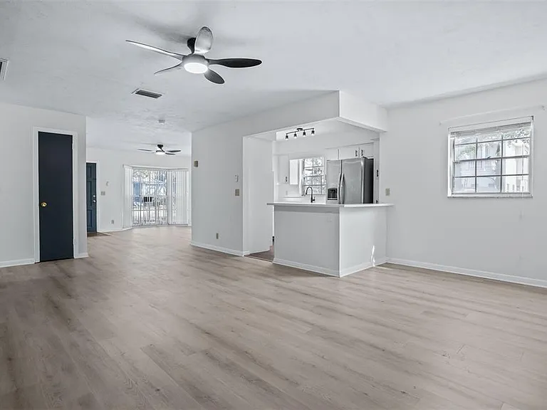 812 W Warren Ave — Photo 3