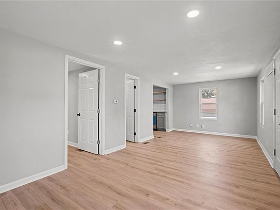 4th image of 5639 Osage Ave