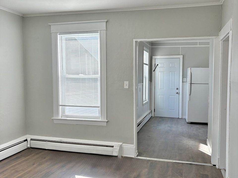 1st image of 14 College St #3