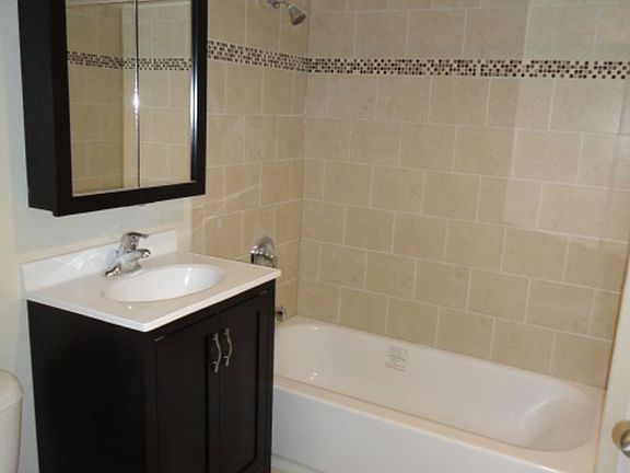 3rd image of 3620 N Hermitage Ave #3620