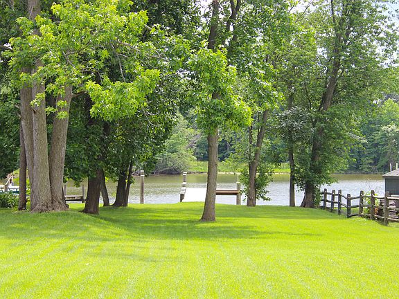 3rd image of 6808 S River Dr