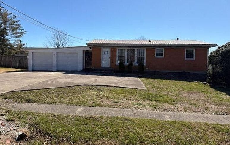 1st image of 738 Crescent Way
