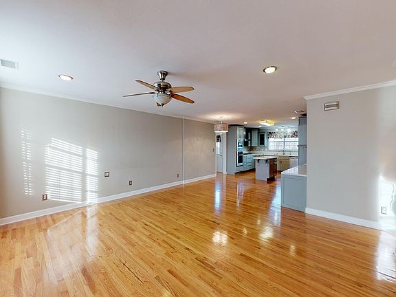 4th image of 803 E 35th St