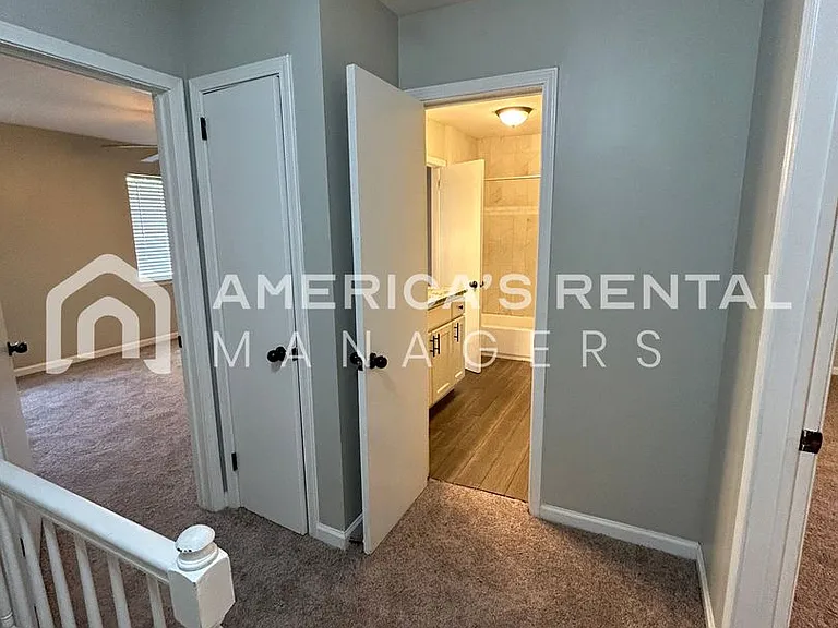 2422 Hampstead Dr — Photo 14