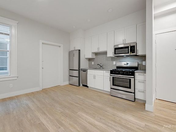 3rd image of 1651 California St #1650-15